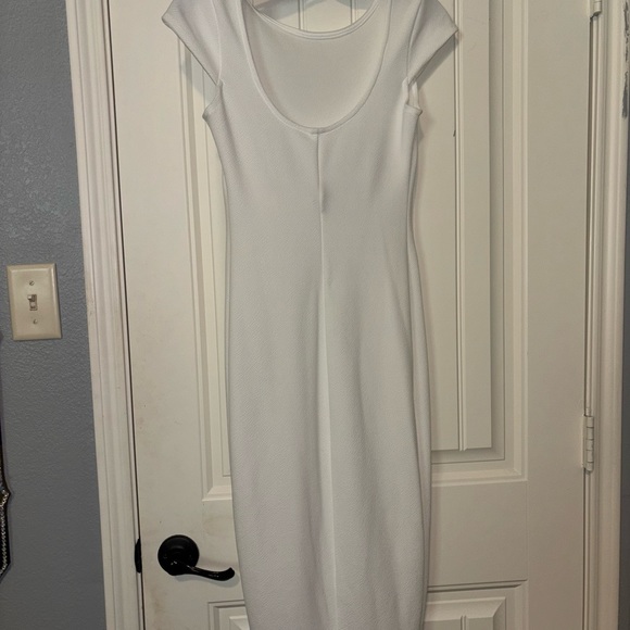 Simple white dress by AG Studio - Picture 5 of 6